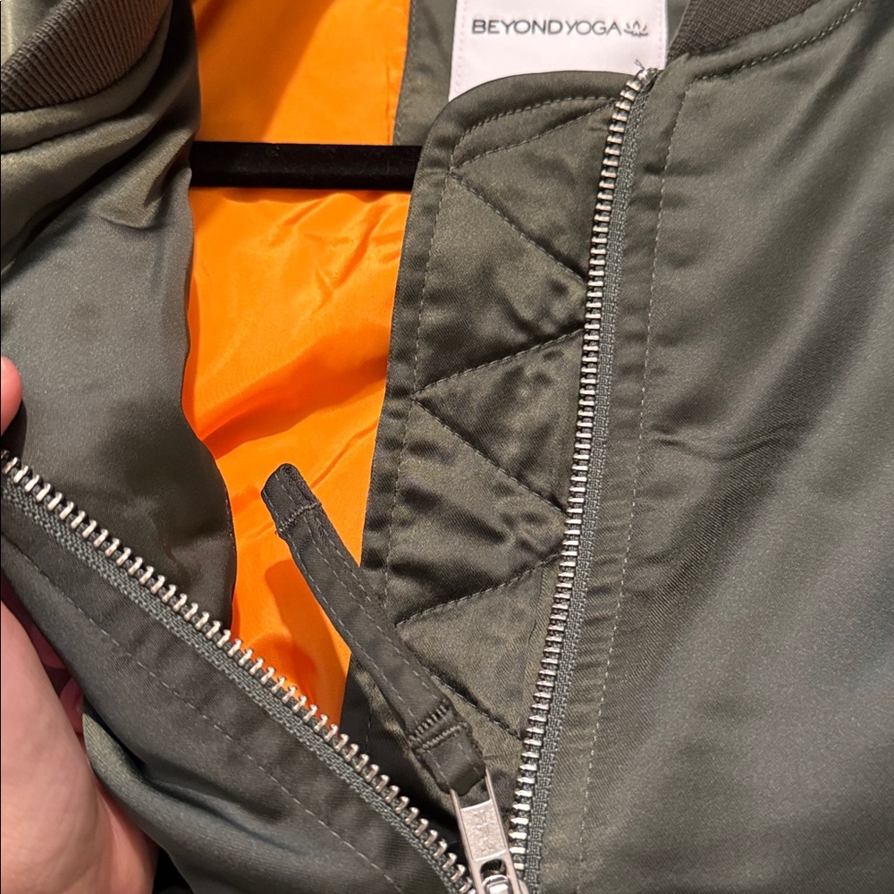 Beyond Yoga Melrose Bomber Jacket NWT - Picture 9 of 11